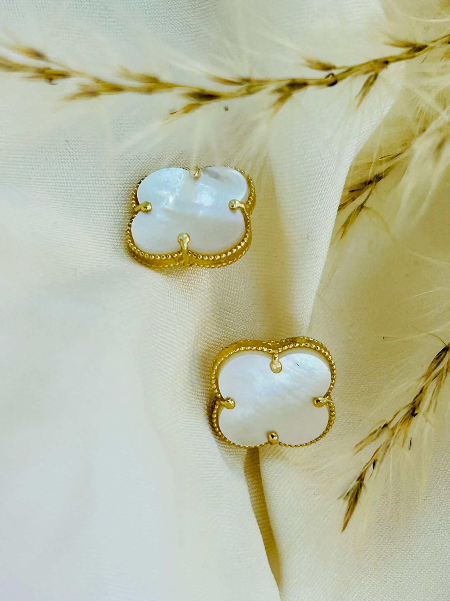 Aretes Flores Blanca Oro 14k