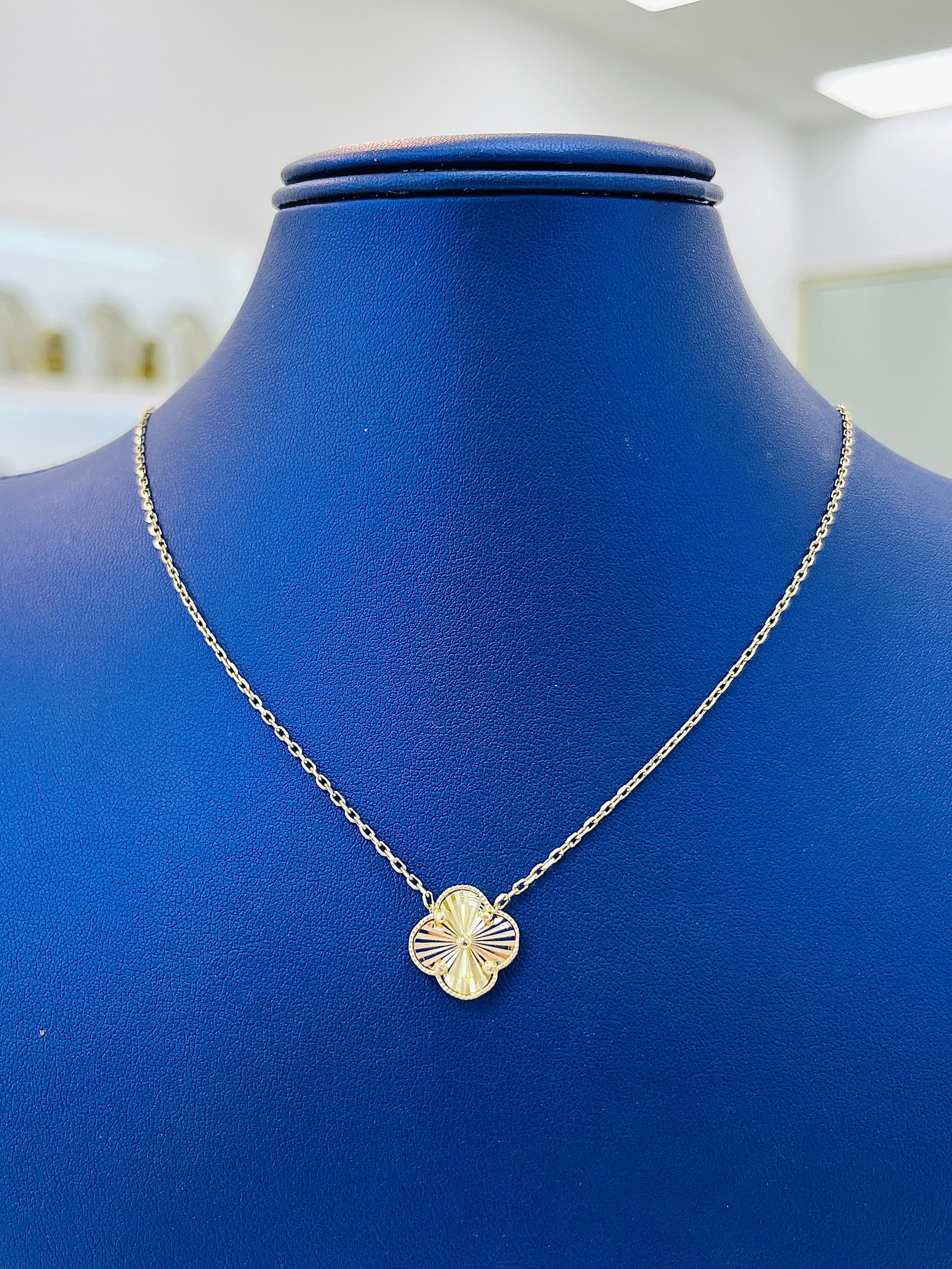 Cadena Clover Dorada Oro 10k